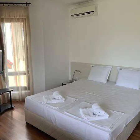 Holiday Apartmanhotel *