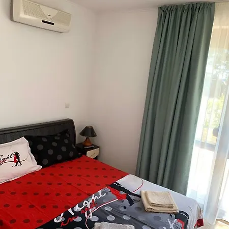 Holiday Apartmanhotel Lozenec
