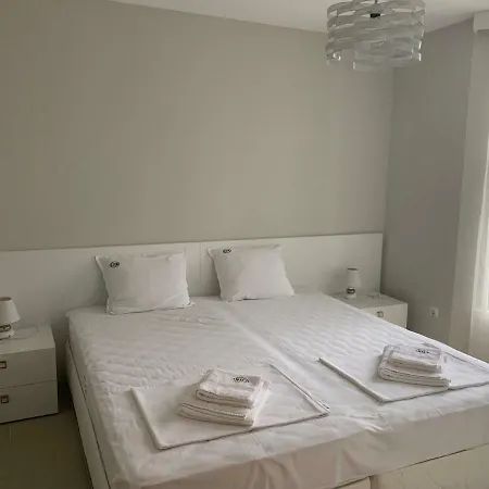 Holiday Apartmanhotel Lozenec